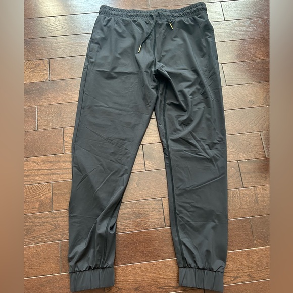 NWOT ZYIA Black Cropped Jogger - Picture 2 of 8